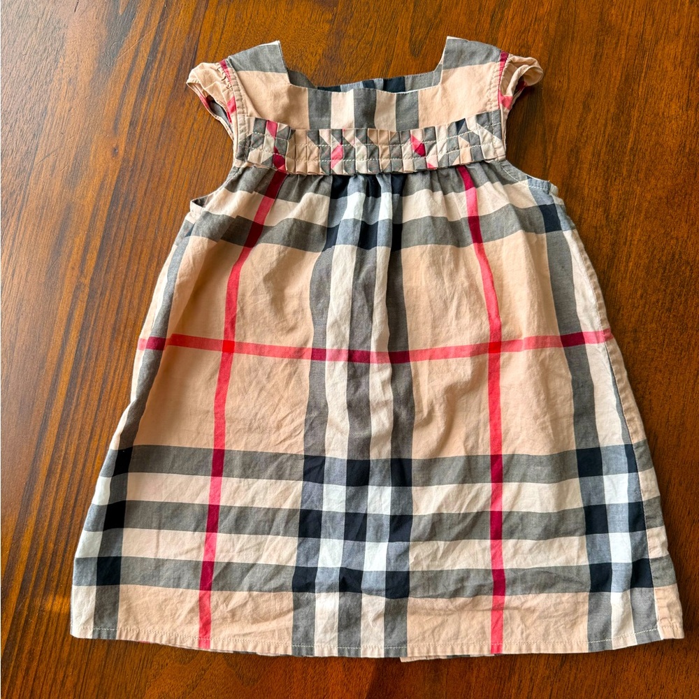 😍 Burberry Dress Size 12 months 🖤♥️